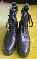 Schwarze Boots Gr. 40 mit seidigen Schnürsenkel