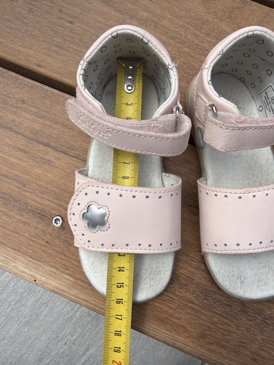 Kickers Chaussures filles: 😃 KICKERS Sandalen 24-25 – D'occasion à Cartigny par l.luckuit 4