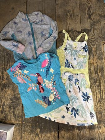 Sommer Set: T-Shirt, Kleid & Jacke, Grösse 122, Top Zustand!