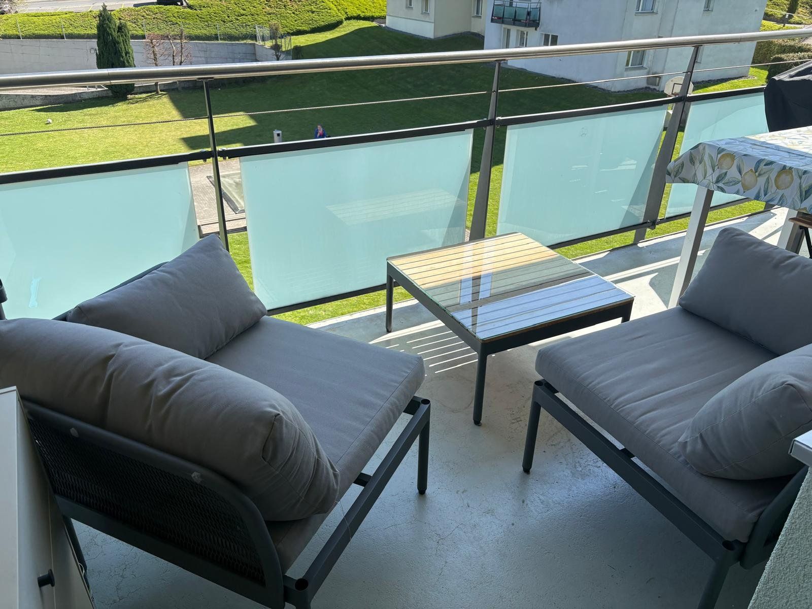Set de table et chaises: Hochwertige Terrassengarnitur mit Tisch – D'occasion à Ebikon par kru_k6nn 2