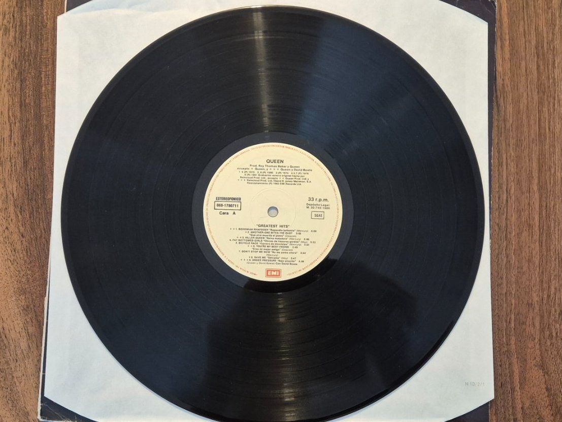 Dischi in vinile: QUEEN Greatest Hits – Usato da Emmenbrücke venduto da eneredi 2
