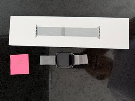 Apple Watch 10 mit Metallband