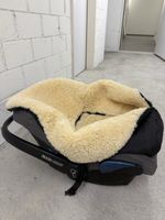 Maxi Cosi Babyschale mit Lammfell Fusssack - Winter!
