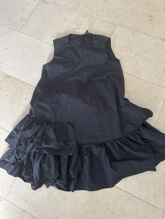 COS Kleid, schwarz, Gr. 40, Rüschen – perfekt für den Sommer