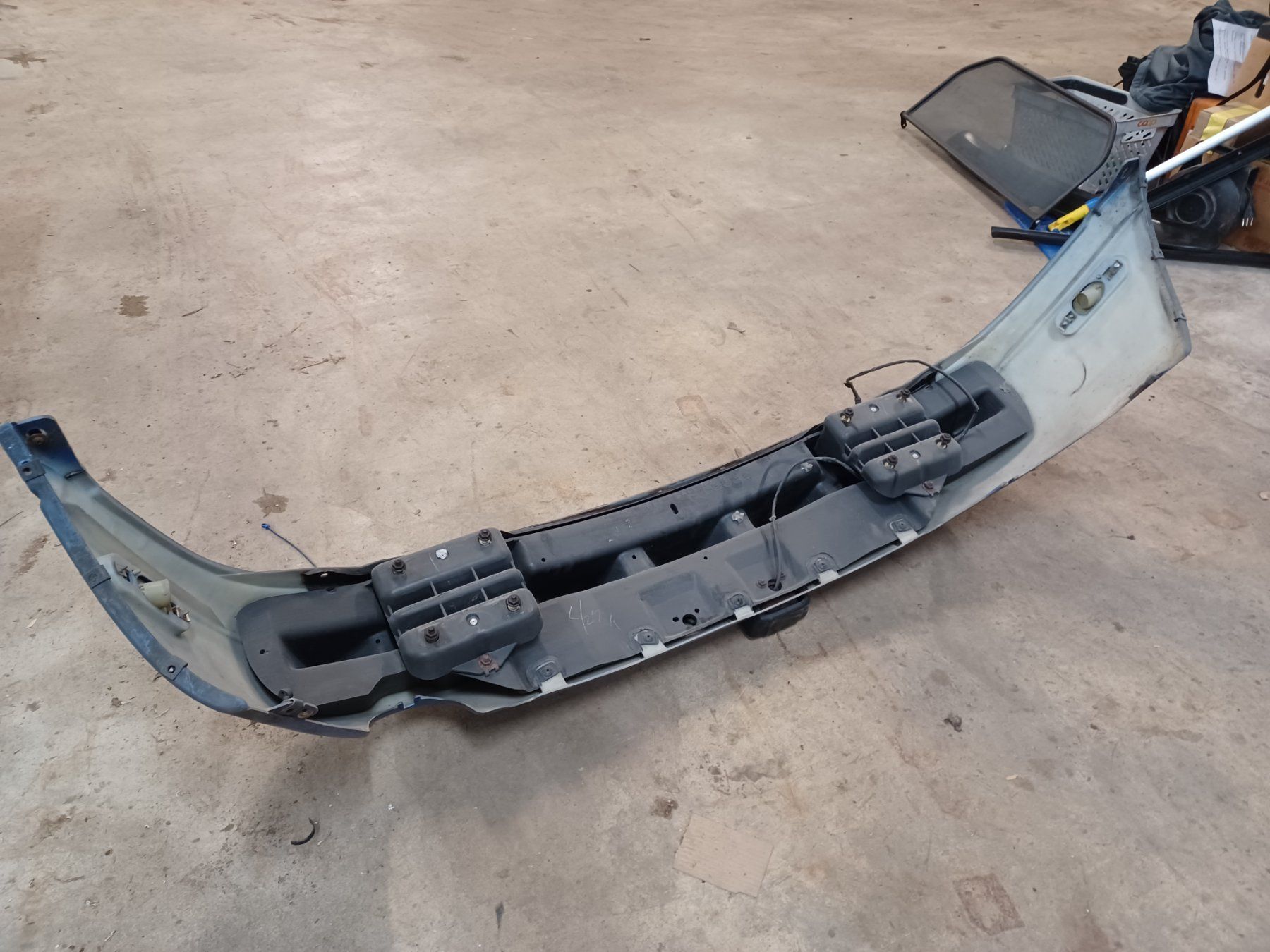 Tutti pezzi di ricambio auto: Blauer Stossfänger hinten MX5 – Usato da Oberhelfenschwil venduto da Whoopie1974 2
