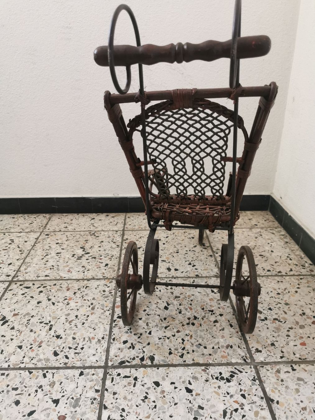 Puppenwagen: Antiken Korbpuppenwagen um1900 – Gebraucht aus Mellingen von fra_g7y8 3