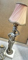 Vintage italienische Tischlampe – Metallfigur & Marmorsockel