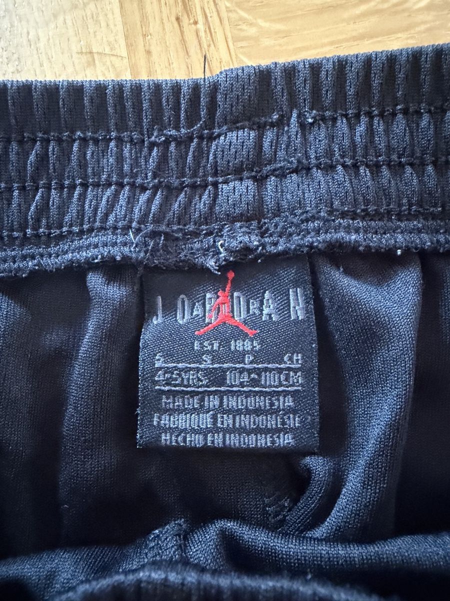 Jordan Hosen: Kinder Jordan Shorts Schwarz Gr.  104 - 110 – Gebraucht aus Kilchberg ZH von Von_dutch 1