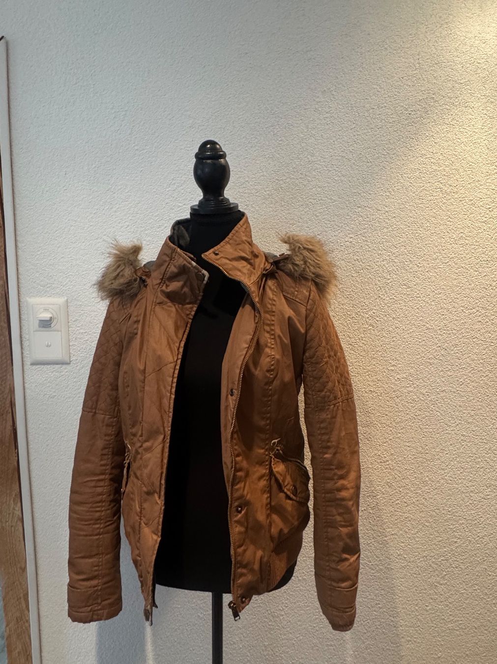 Bershka Giacche: Bershka Jacke Megan Fox – Usato da Gachnang venduto da lie_m66g 5