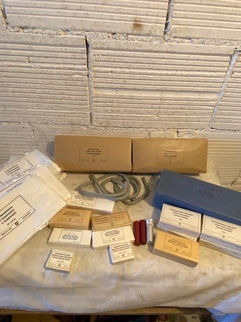 Kit di pronto soccorso: LOT VERBANDSMATERIAL  CH ARMEE – Usato da Chur venduto da silbermon 8