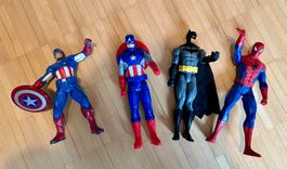 Actionfiguren: 2x Captain America / 1x Batman / 1x Superman