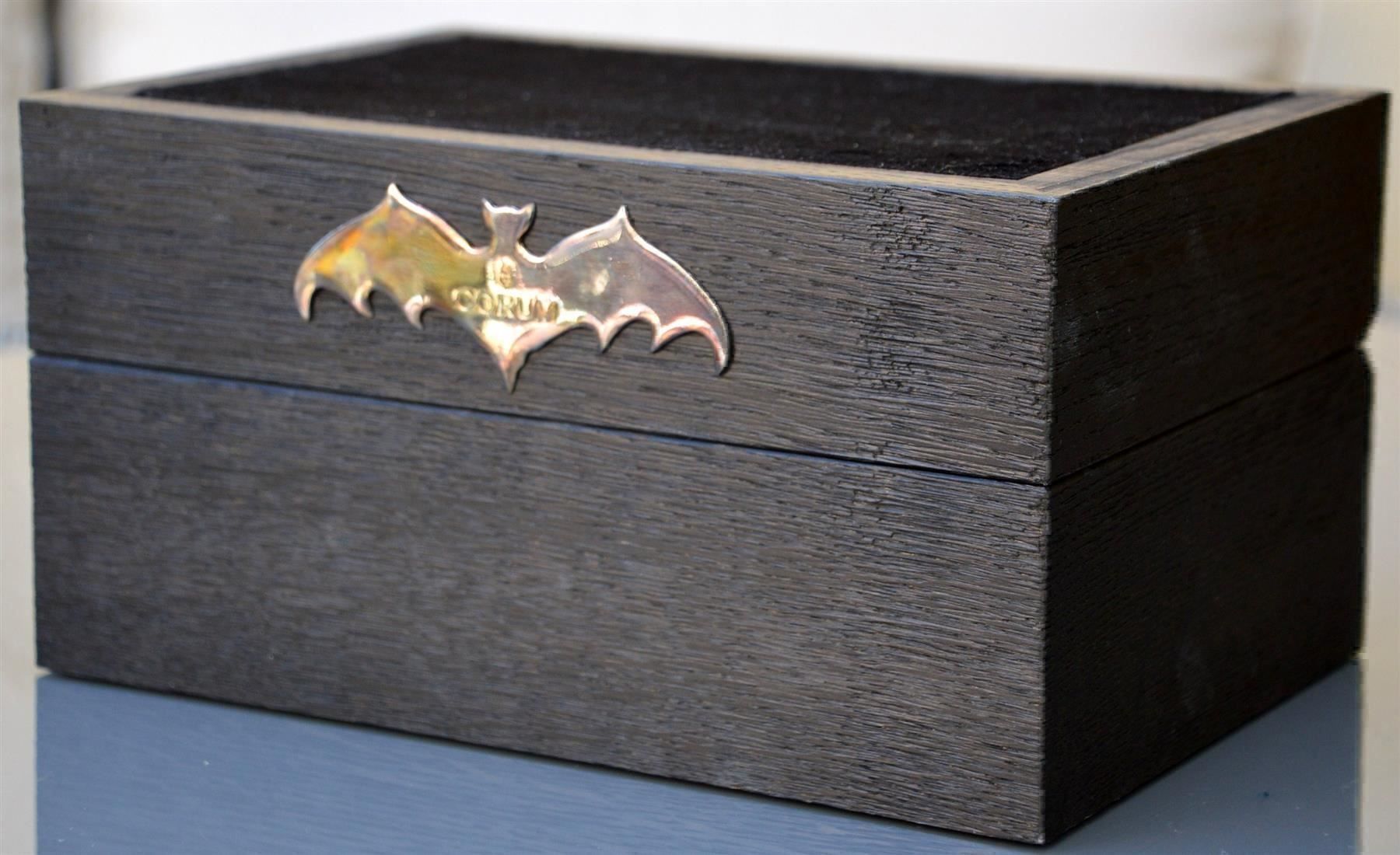 Corum Uhrenboxen: Uhrenbox / Boîte de montre Corum Bubble Bats Batman – Gebraucht aus Collonges von Auganien 8