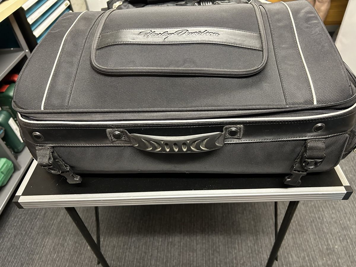 Harley-Davidson Topcase: Harley Davidson Motorradtasche – Usato da Münchenstein venduto da Cello30 1