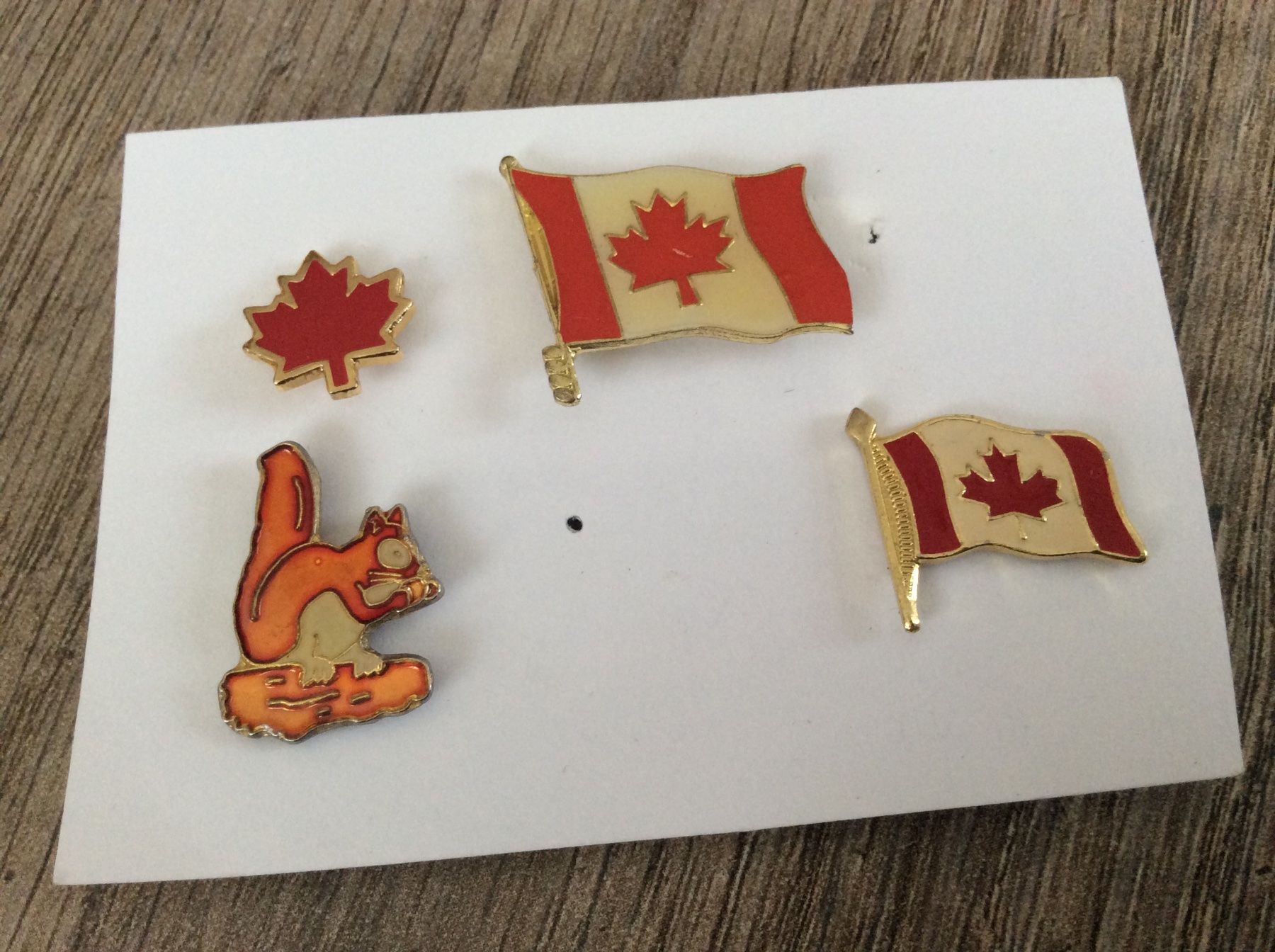 Placchette & Badge: 4 Pins - Canada – Usato da Triesen / Liechtenstein venduto da Edgardo55