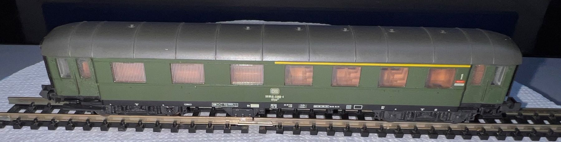 Roco Modellini di ferrovie: Roco - 02275 A, 1. Kl Eilzug mit Gepäckabteil – Usato da Basel venduto da jonnyhaas