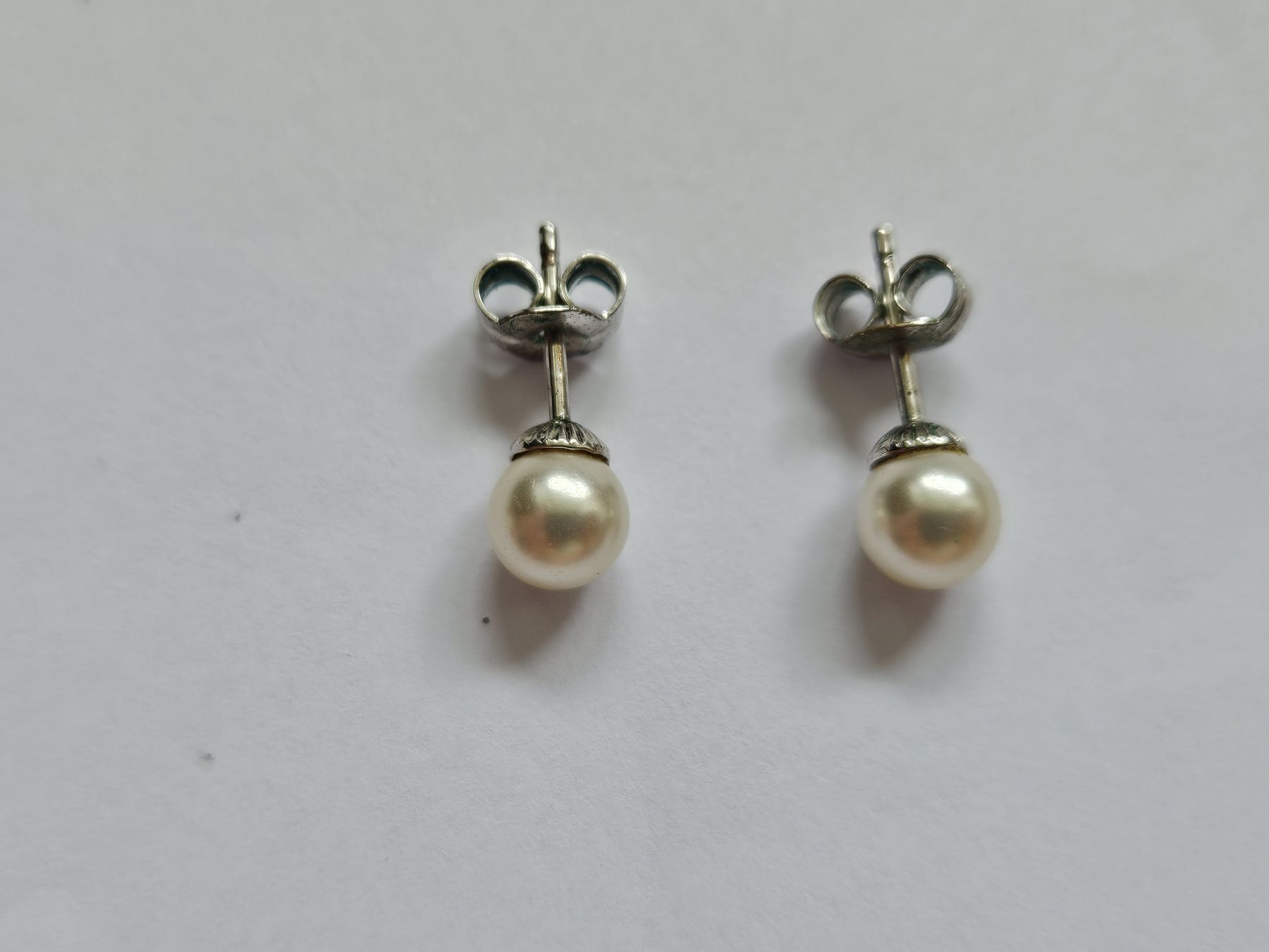 Ohrringe & -stecker: Ohrstecker Perle – Gebraucht aus Bern von Snowflake38
