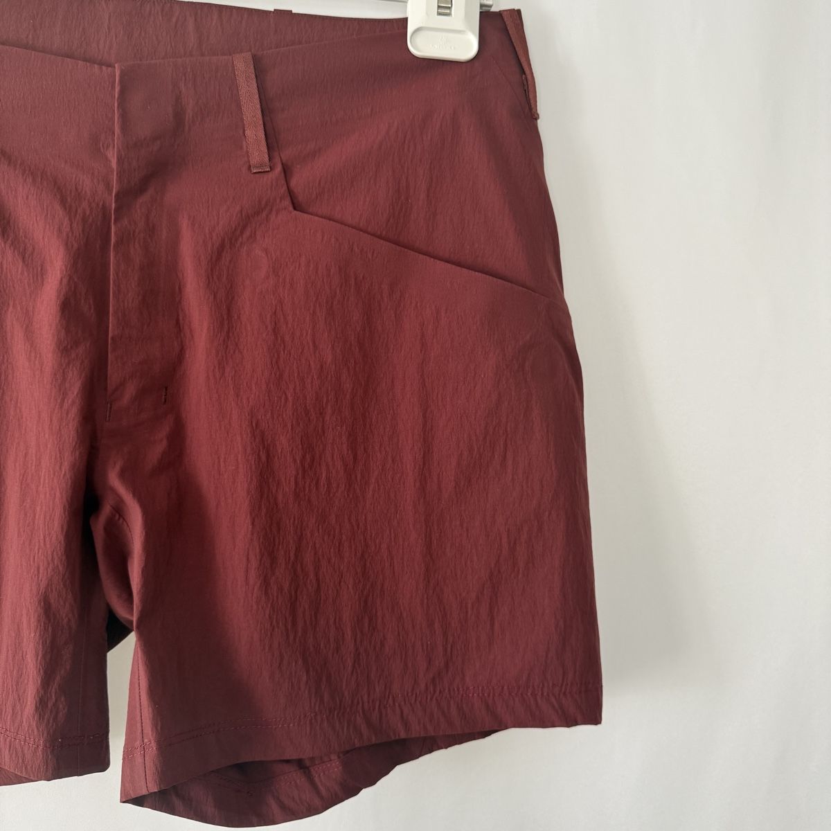 Arcteryx Pantaloni: ARCTERYX Veilance Voronoi Shorts – Nuovo (secondo la descrizione) da Emmen venduto da Avviivva_Com2023 1