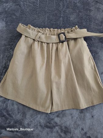 Hohe Taille Buckle Short mit zwei Seitentaschen