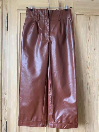 Hosen Kunstleder Chloè B, NA-KD, Grösse 40 braun