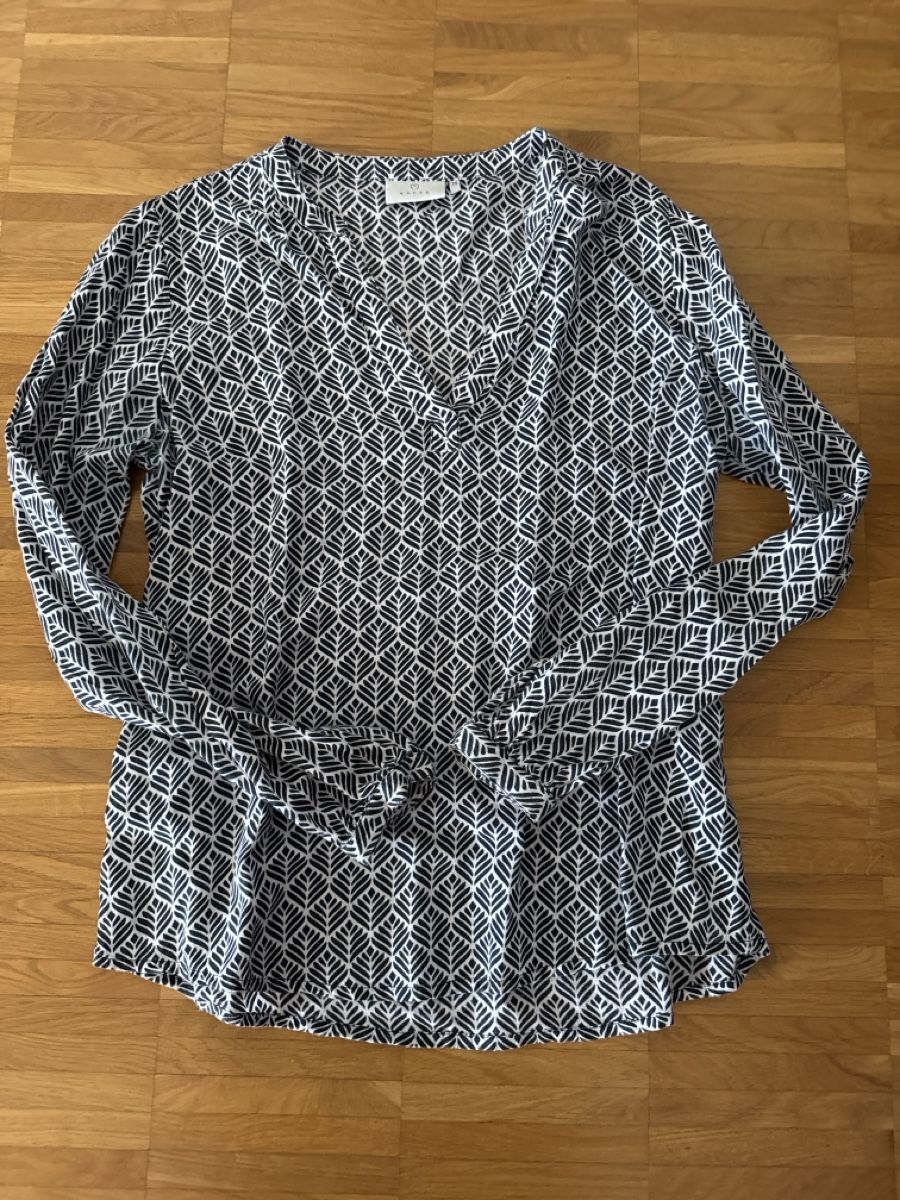 Camicette: Kaffe Bluse, Grösse 34, schwarz-weiss gemustert, Top! – Nuovo (secondo la descrizione) da Zürich venduto da Rae0850