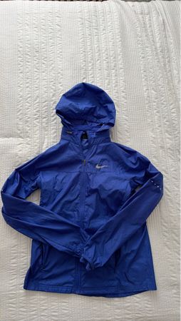 Nike Laufjacke blau/violett mit Kapuze gebrauchter Zustand