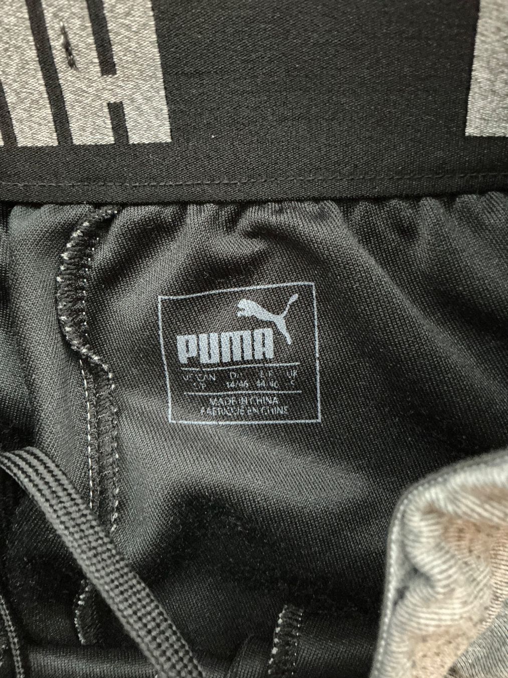 Puma Pantaloni: Trainerhose Puma Gr.S – Usato da Biel-Benken BL venduto da Sahra1 1