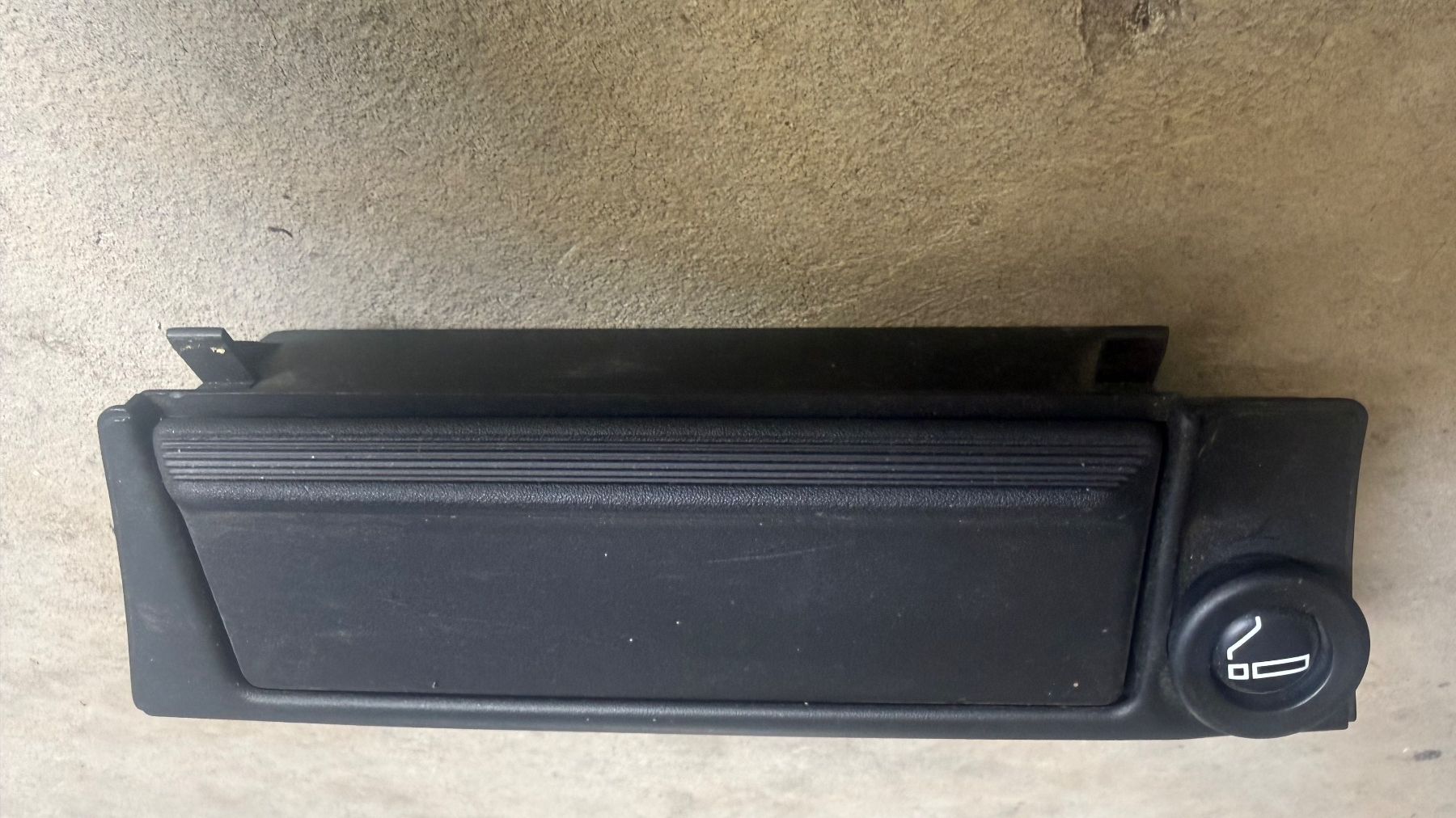 BMW Tutti pezzi di ricambio auto: BMW E30 PORTACENERE COMPLETO – Usato da Monte Carasso venduto da Ely67