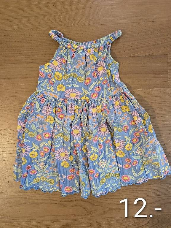 Lotti & Set di vestiti: XXL Kleiderpaket Mädchen 104 – Usato da Dietlikon venduto da SaNi15000 3