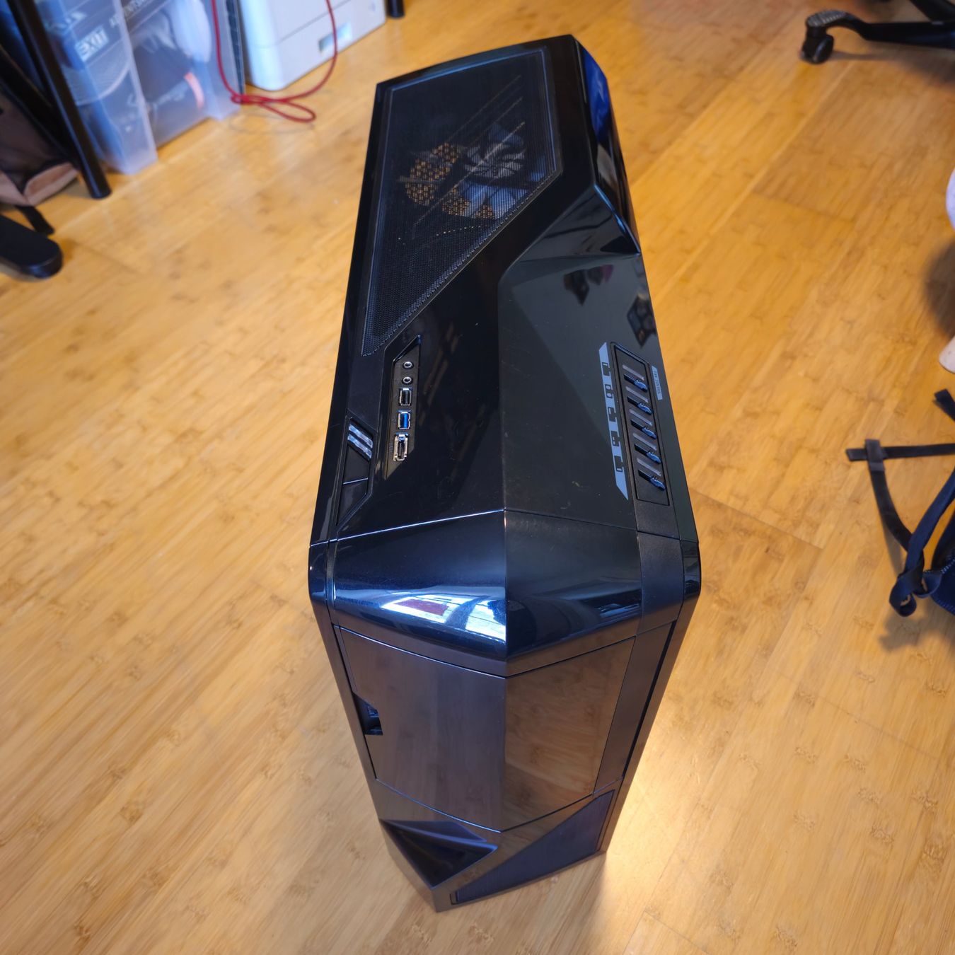 NZXT Custodie: PC Gehäuse - NZXT Phantom Schwarz/Black – Usato da Dietlikon venduto da DonatoDeluxe 2