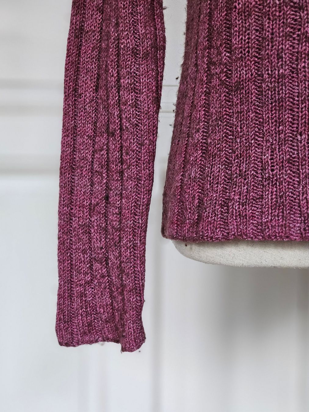 Pullover & Sweatshirts: Pullover Beere gerippt Gr. S-M – Gebraucht aus Ried-Brig von Zzyzx 2
