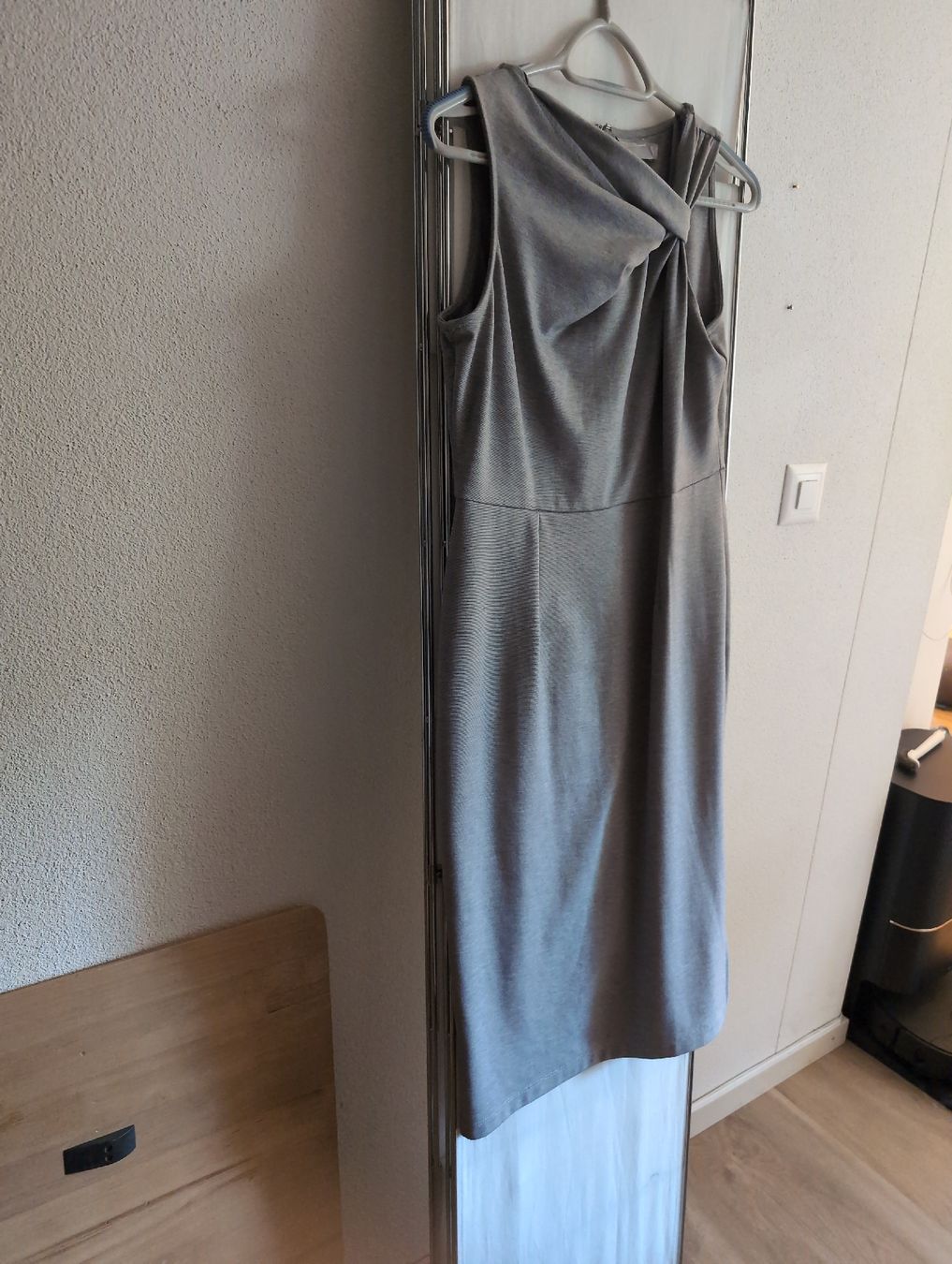 Asos Vestiti: Elegantes, graues Kleid – Usato da Zürich venduto da cal_2zxq