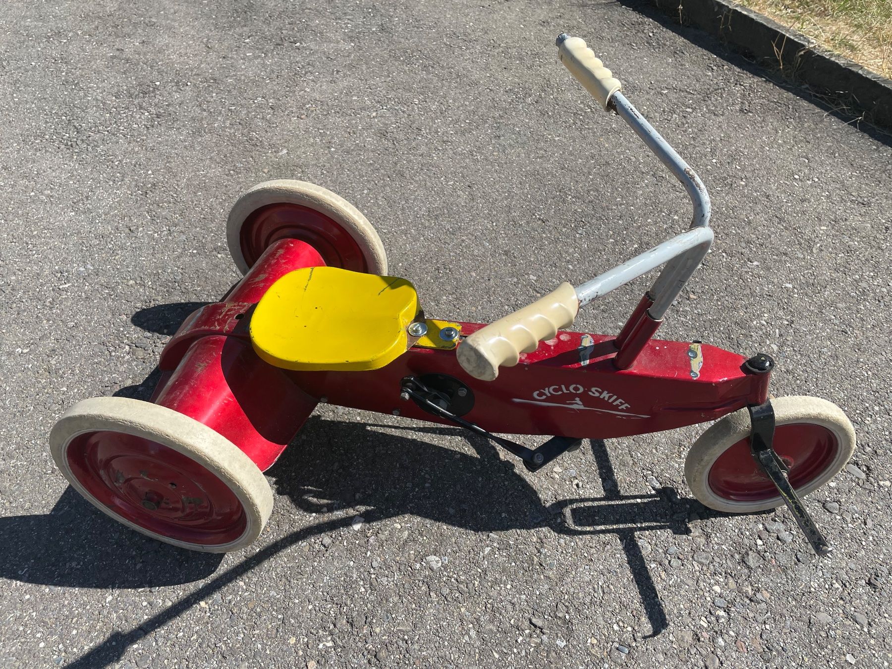 Fahrzeuge für Kinder: Cyclo Skiff Nyon – Gebraucht aus Rupperswil von Sunnyhill 1