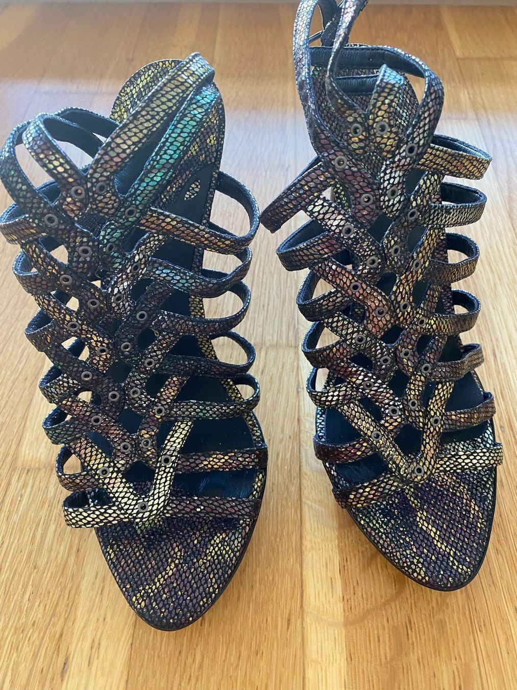 Damenschuhe: Ungetragene Lele Pyp Sandalen – Neu und originalverpackt aus Schmiedrued von visagistinalisha