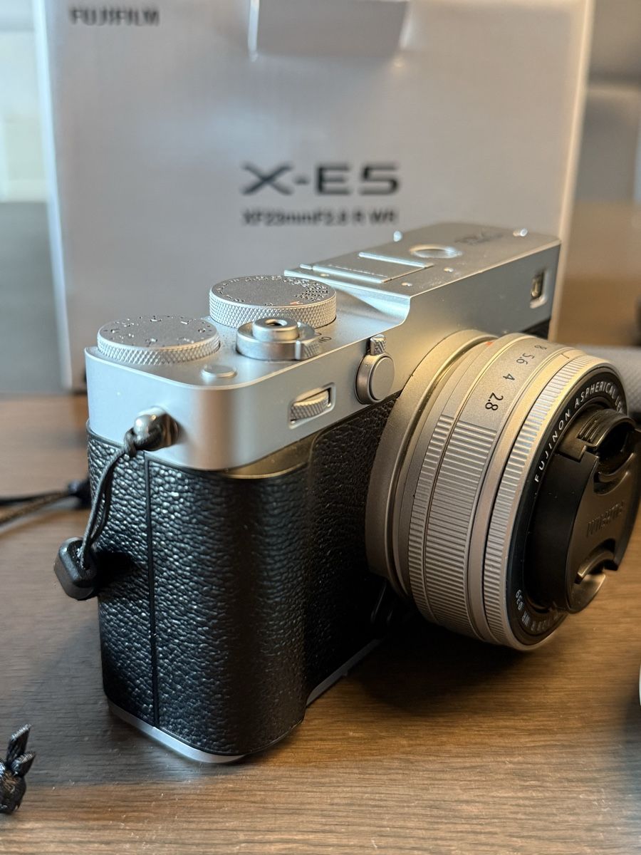 Fujifilm Fotocamera: FUJIFILM XE5 KIT MIT ZUBEHÖR – Nuovo (secondo la descrizione) da Andelfingen venduto da CauroMorbo 9