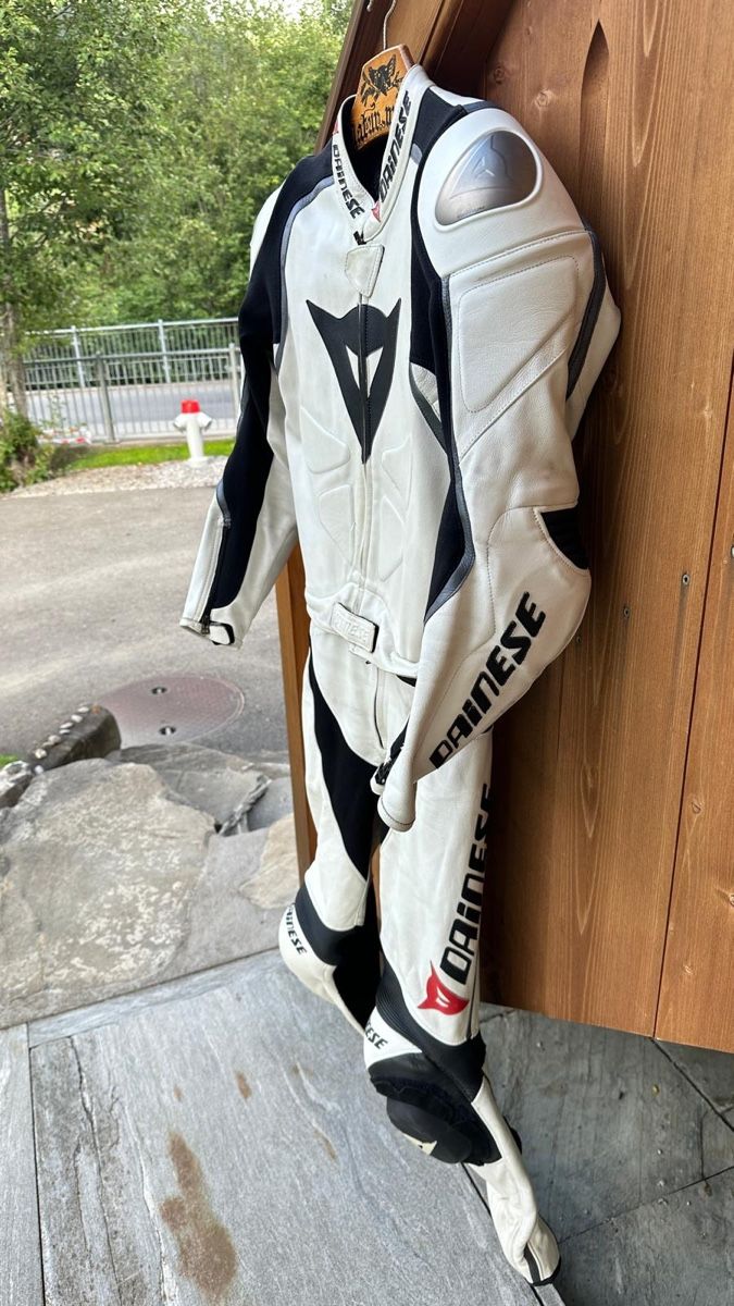 Dainese Completi: Dainese Lederkombi (Gr: 52) – Usato da Lauenen b. Gstaad venduto da Andras_68 2