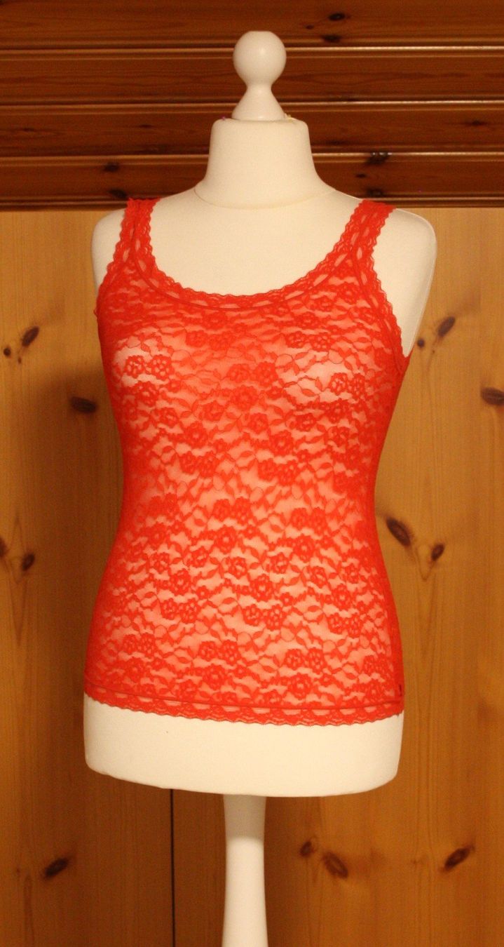 T-shirt: Träger - Shirt spitze rot Gr. L – Usato da Flüelen venduto da Diversicum-Textil 2