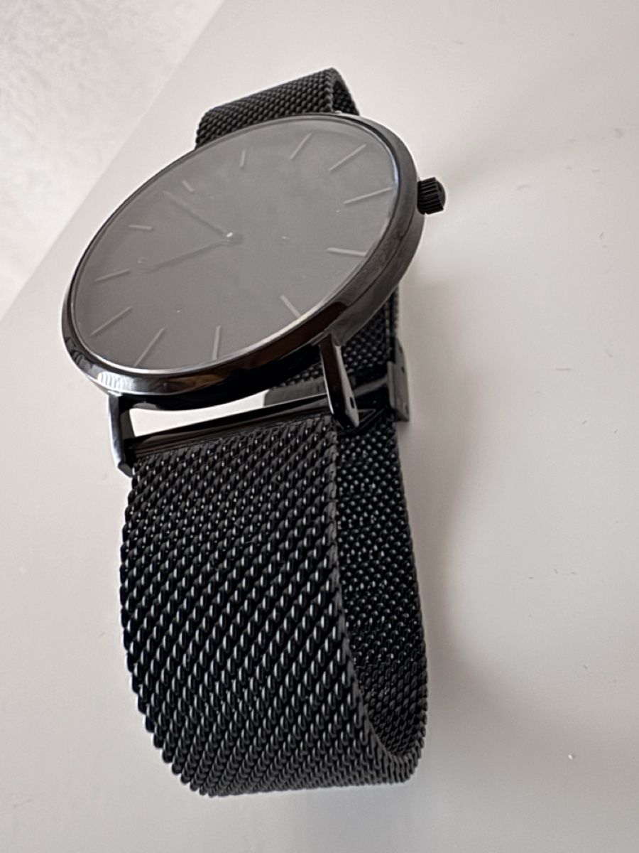 Uhren: Schwarze Uhr Milanaise Armband – Neu (gemäss Beschreibung) aus Landquart von Sisej 2