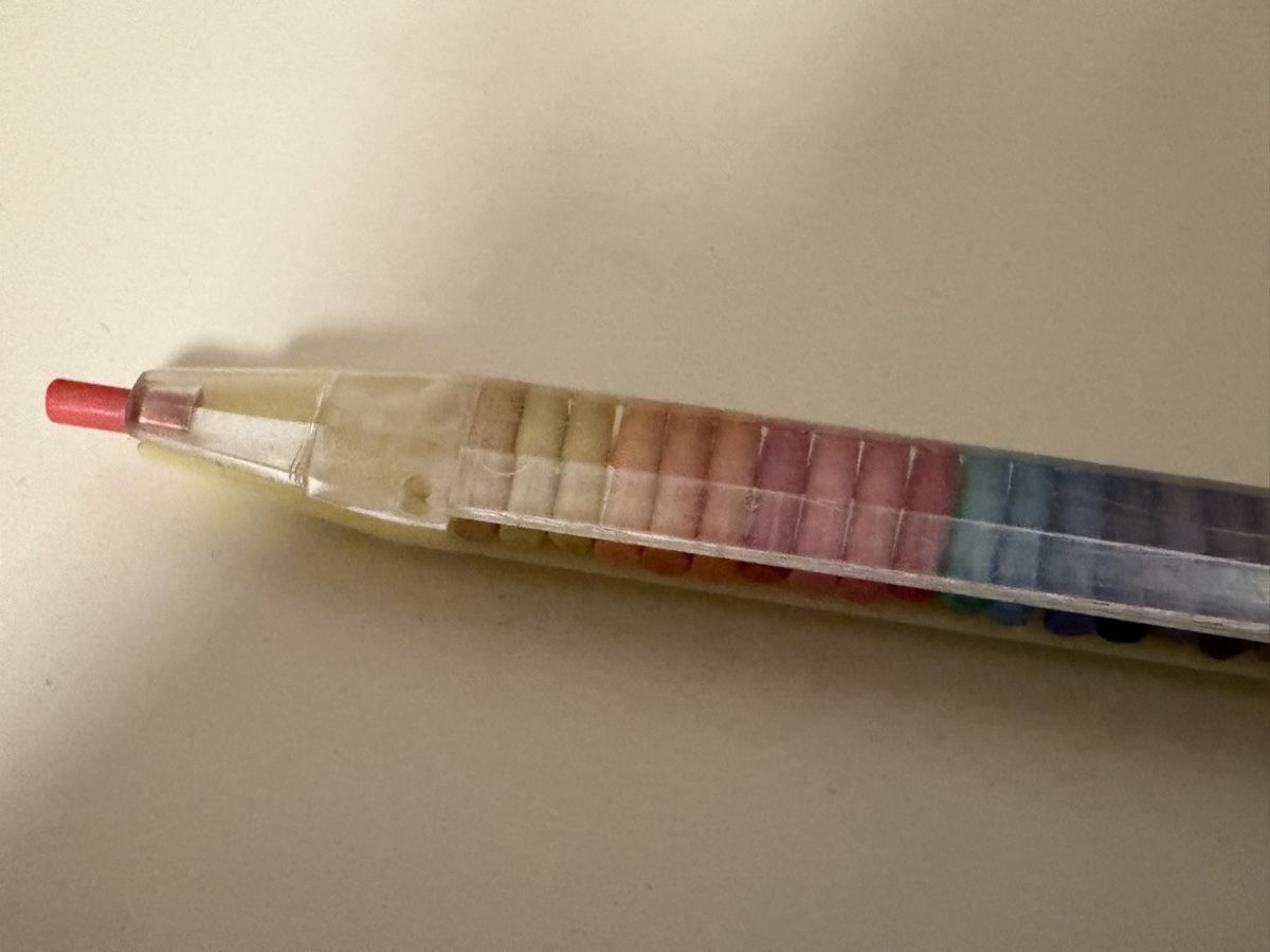 Stylos & Marker: Buntstift mit Wechselminen Regenbogen Design gebraucht – D'occasion à Thun par tahari 1