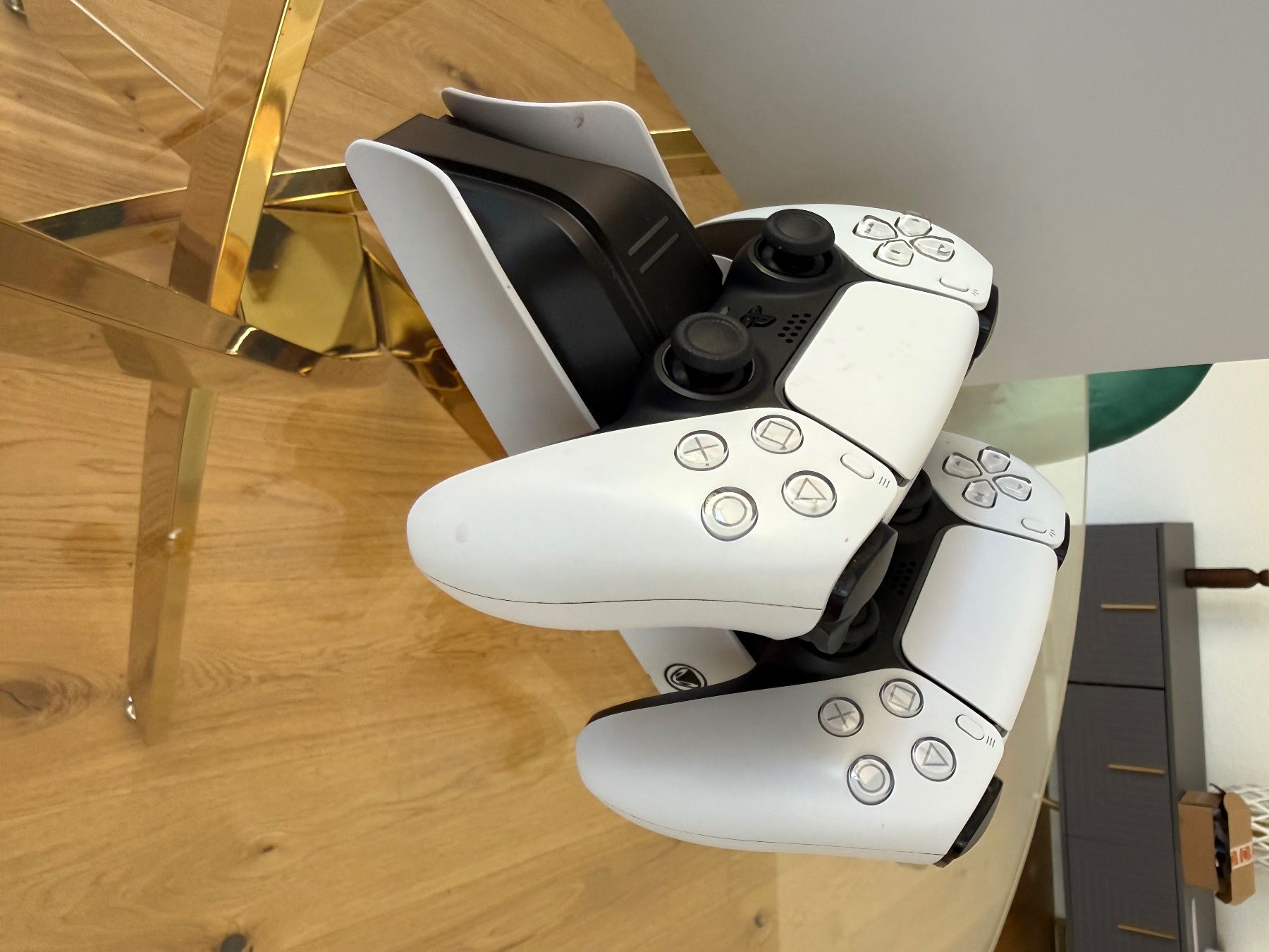 Sony Konsolen: PlayStation 5 DualSense Controller-Ladestation-Set – Neu (gemäss Beschreibung) aus Waldenburg von Gile35 2