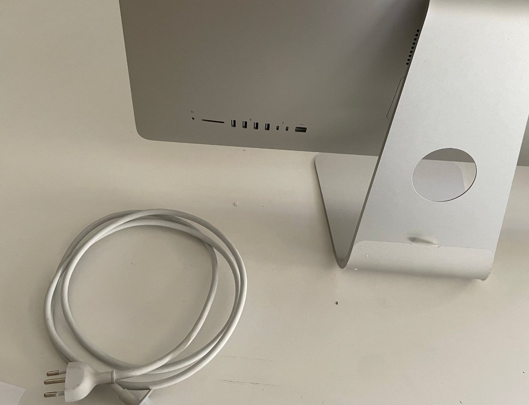 Apple PC: iMac 2020 – Difettoso da Zofingen venduto da box_5bm7 3