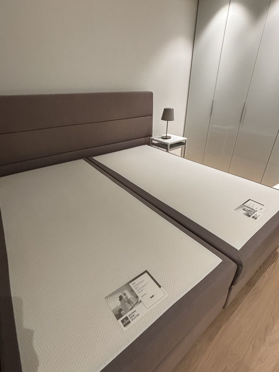 Letti: Marken-Boxspringbett 200x200 zeitlos schön – Usato da Uerikon venduto da HAJ1000 3