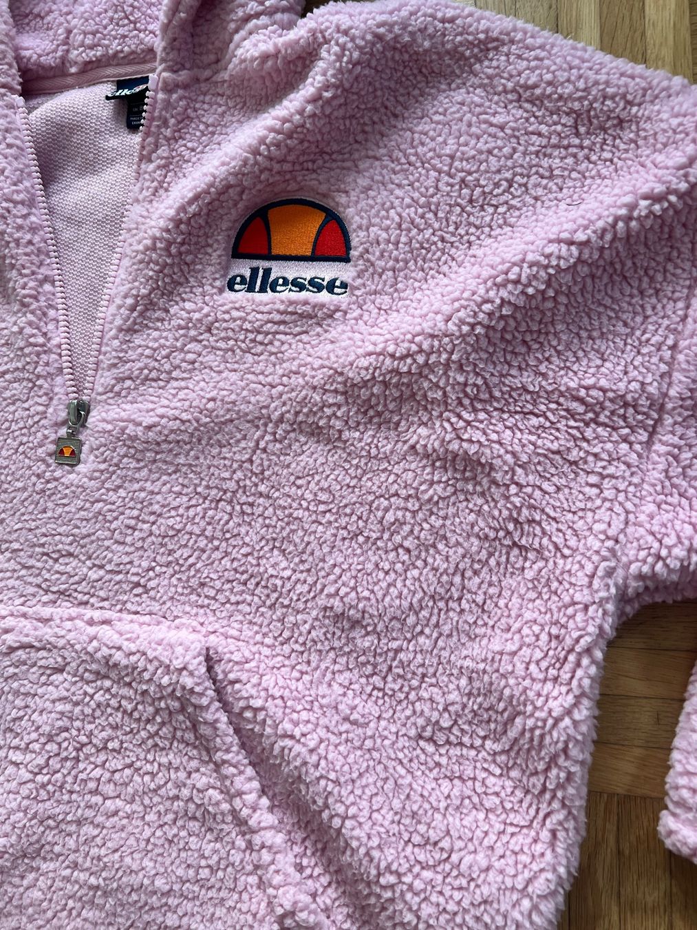 Ellesse Maglioni & Felpe: Ellesse oversize Teddy Pullover -  grösse 36 – Usato da Effretikon venduto da YaMn 4