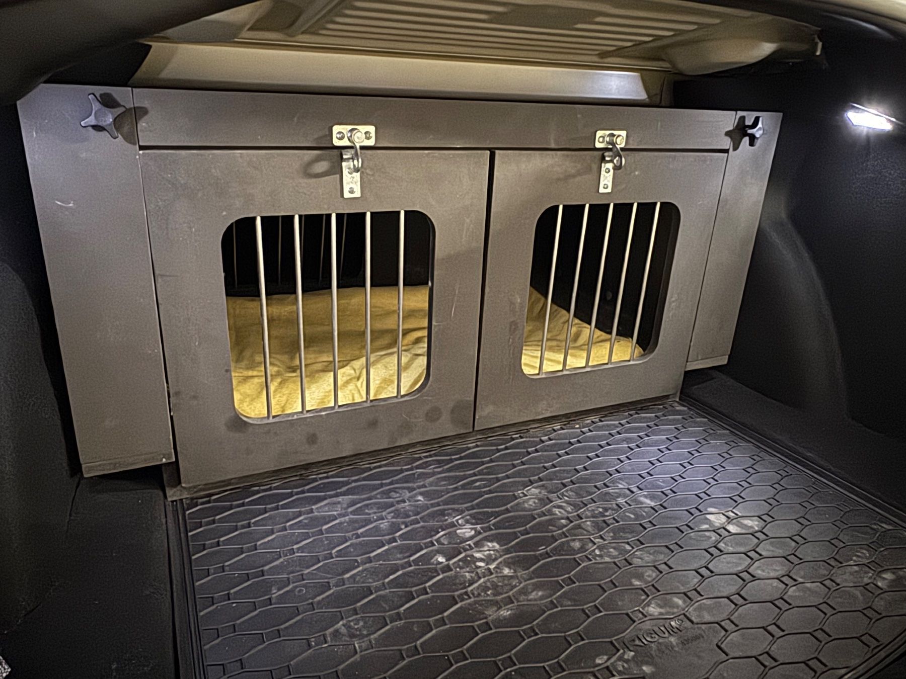 Cucce & Letti: Tesla Model 3 TM3-Hundebox – Usato da Wetzikon ZH venduto da nin_yjd7 3