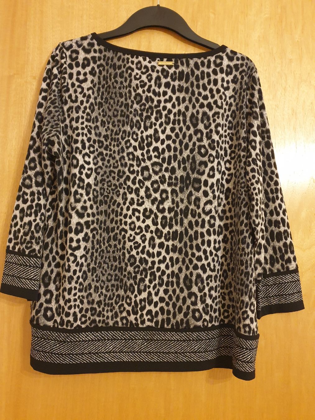 Michael Kors Maglioni & Felpe: Pull Michael Kors, XL,imprimé léopard, polyester, excellent – Usato da Neuchâtel venduto da Verenas12 1