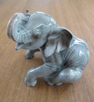 Rosenthal, sitzender Elefant, handbemalt, Th. Kärner, antik
