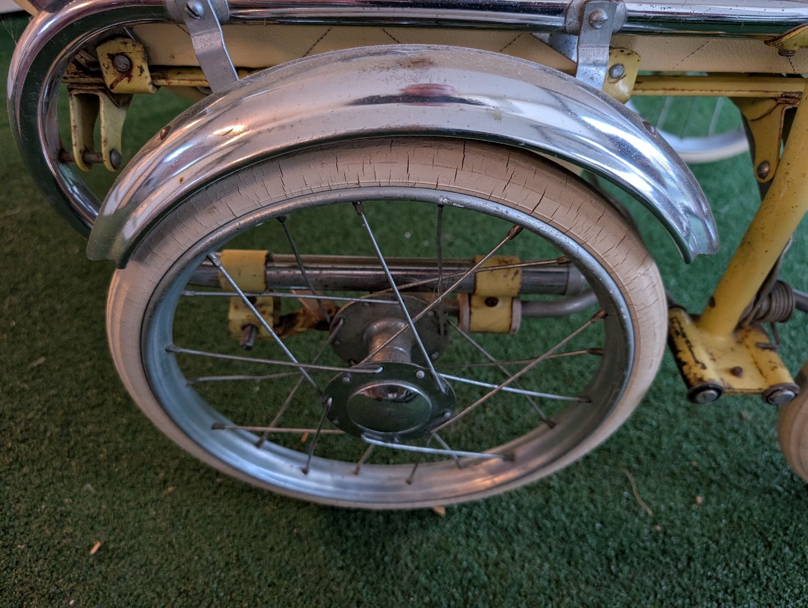 Carrozzine: Antiker Kinderwagen beige – Usato da Schleitheim venduto da Norton2010 4