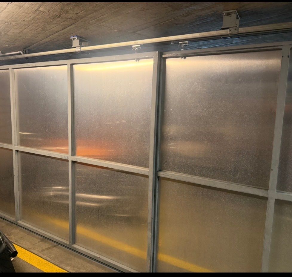 Porte: Porte de garage coulissante – Usato da Brügg BE venduto da traindenuit 7