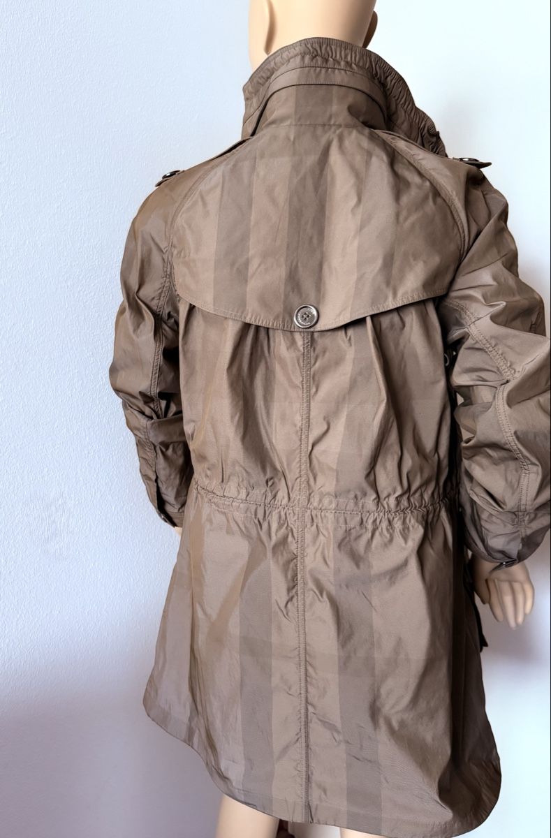 Burberry Giacche: BURBERRY JACKET \ M – Usato da Zollikon venduto da ces-chic 1