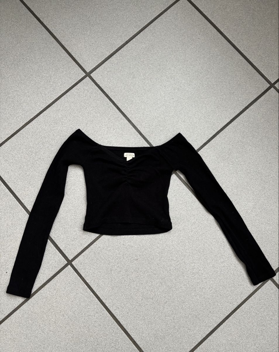 Pullover & Sweatshirts: Offshoulder Langarmshirt – Neu (gemäss Beschreibung) aus Solothurn von skillsine