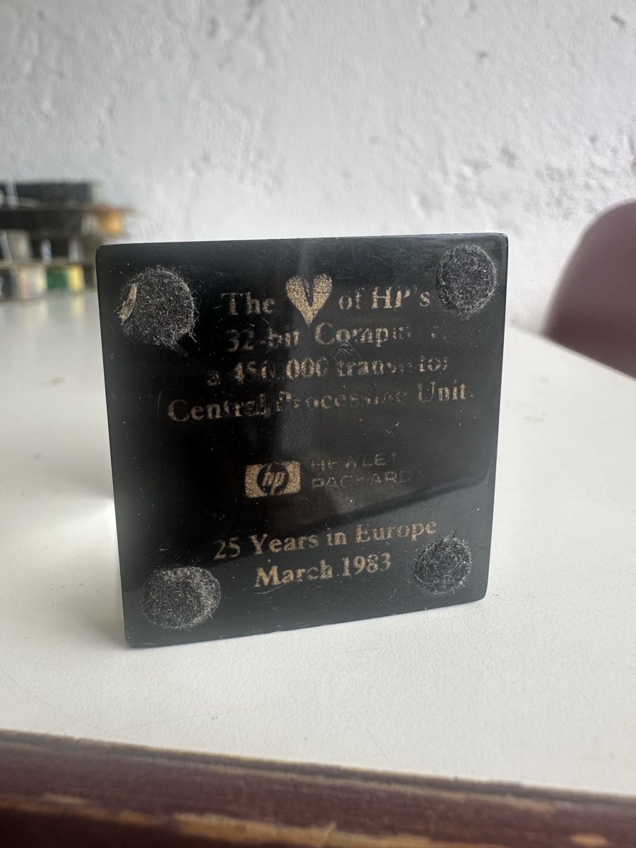 Hewlett Packard Componenti elettronici: HP 32-Bit CPU Acrylblock 1983 Sammlerstück – Usato da Zetzwil venduto da ZB05 7